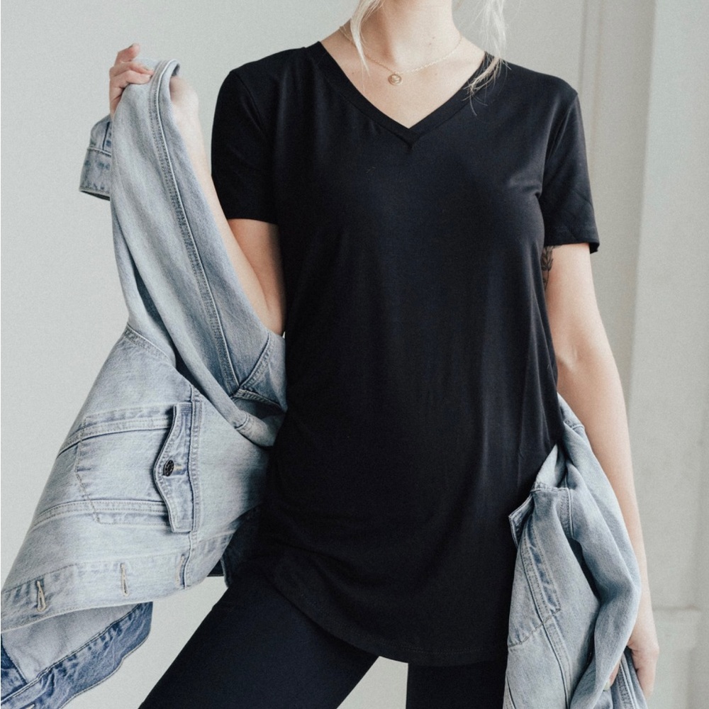 Carly Jean Los Angeles Black Shirt XL